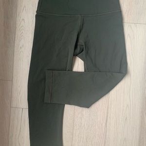 Lululemon 23” olive cropped leggings